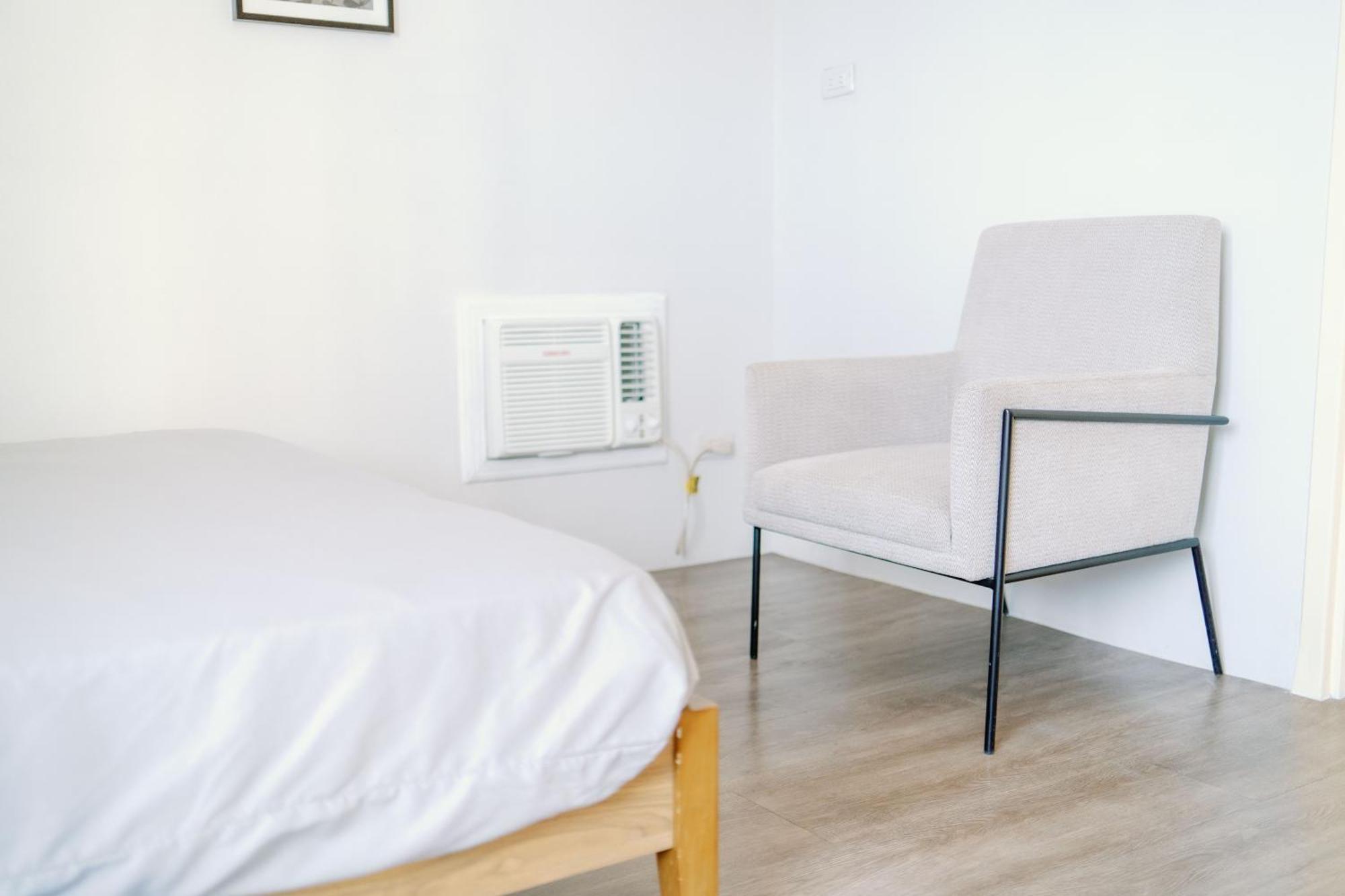 Cozy 2-Bedroom At South Of Market Soma Bgc Near Sm Aura, Market! Market! & Bonifacio High Street Taguig Bagian luar foto