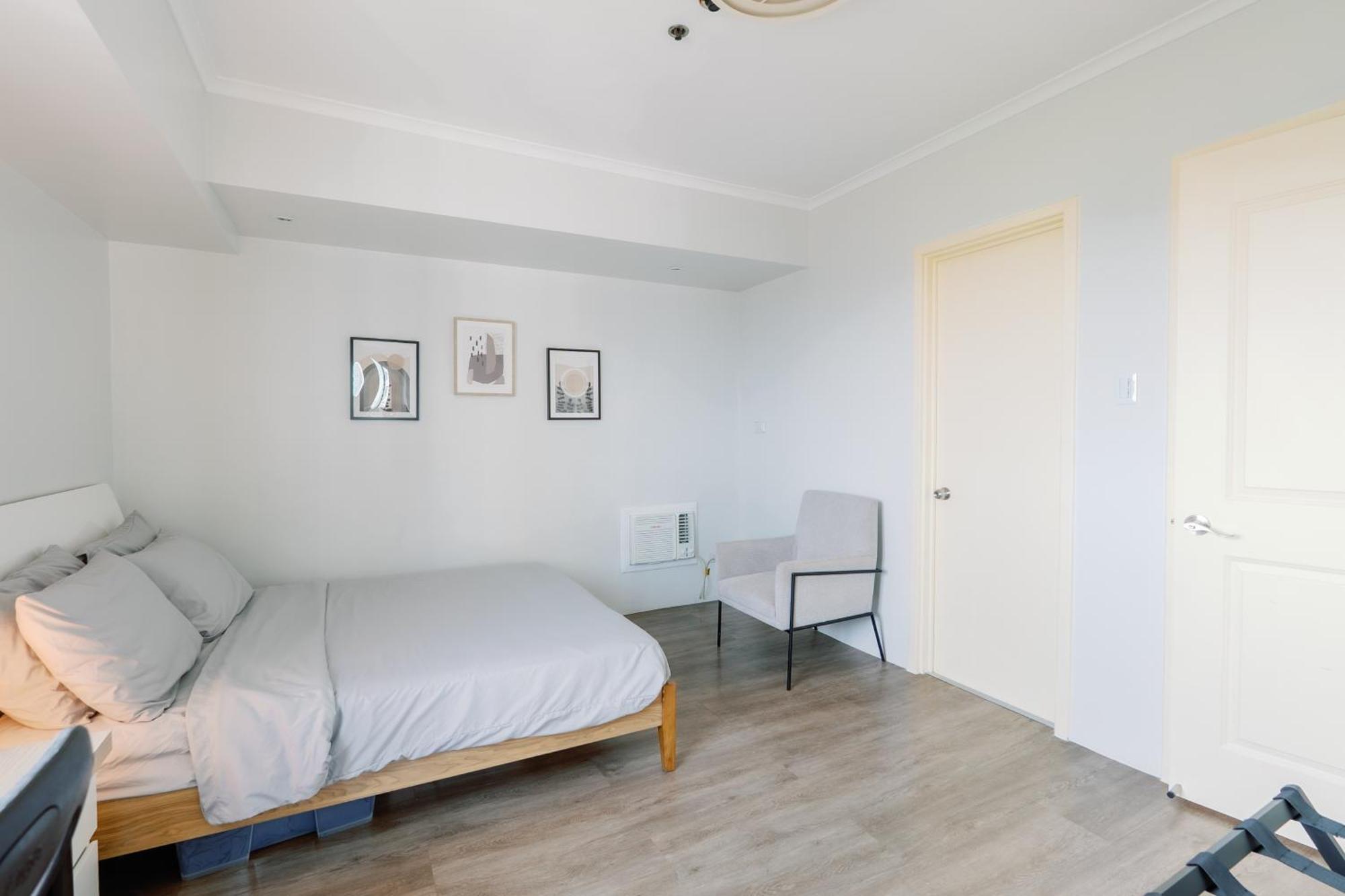 Cozy 2-Bedroom At South Of Market Soma Bgc Near Sm Aura, Market! Market! & Bonifacio High Street Taguig Bagian luar foto